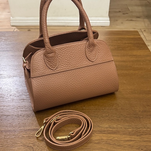 Elegant Tan Leather Handbag - Picture 5 of 7